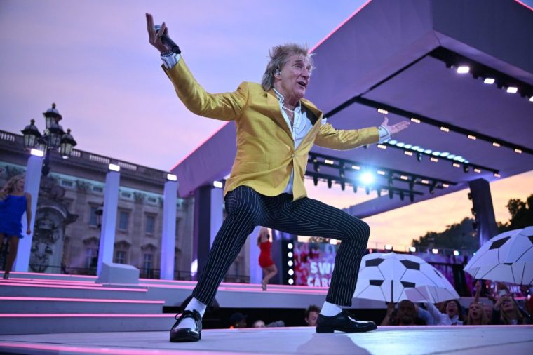 FILE PHOTO: Rod Stewart to Play the Glastonbury Legend Slot LONDON, ENGLAND - JUNE 04: Sir Rod Stewart onstage during the Platinum Party at the Palace in front of Buckingham Palace on June 04, 2022 in London, England. The Platinum Jubilee of Elizabeth II is being celebrated from June 2 to June 5, 2022, in the UK and Commonwealth to mark the 70th anniversary of the accession of Queen Elizabeth II on 6 February 1952. (Photo by Jeff J Mitchell - WPA Pool/Getty Images)