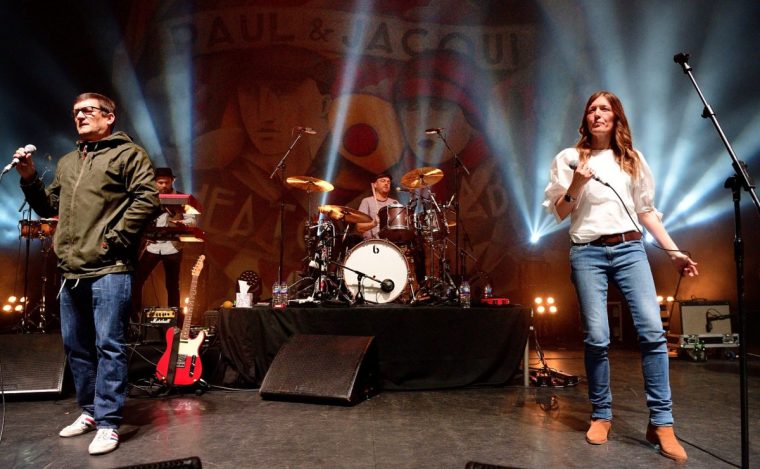 LONDON, ENGLAND - DECEMBER 07: Paul Heaton and Jacqui Abbott perform on stage at the Eventim Apollo on December 7, 2017 in London, England. (Photo by Gus Stewart/Redferns)