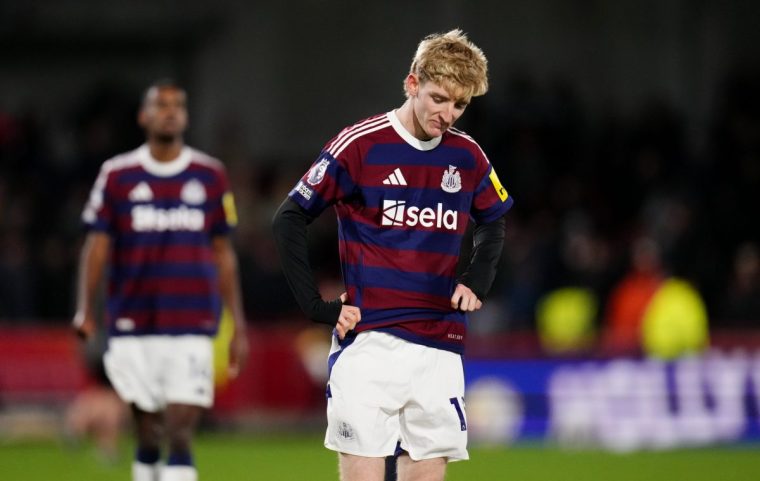 Newcastle United's Anthony Gordon appears dejected after the Premier League match at the Gtech Community Stadium, London. Picture date: Saturday December 7, 2024. PA Photo. See PA story SOCCER Brentford. Photo credit should read: John Walton/PA Wire. RESTRICTIONS: EDITORIAL USE ONLY No use with unauthorised audio, video, data, fixture lists, club/league logos or "live" services. Online in-match use limited to 120 images, no video emulation. No use in betting, games or single club/league/player publications.