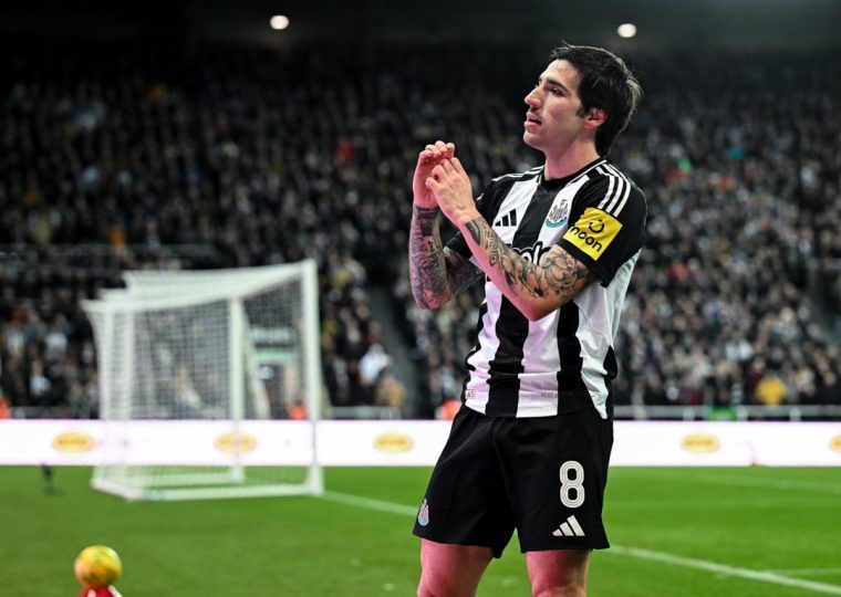 NEWCASTLE UPON TYNE, ENGLAND - DECEMBER 18: Sandro Tonali of Newcastle United FC #8 celebrates after scoring Newcastle's opening goal during the Carabao Cup Quarter Final match between Newcastle United and Brentford at St James' Park on December 18, 2024 in Newcastle upon Tyne, England. (Photo by Serena Taylor/Newcastle United via Getty Images)