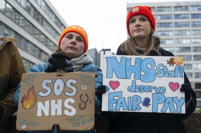 LONDON, UNITED KINGDOM - FEBRUARY 26: The British Medical Association's (BMA) junior doctors committee members who are in dispute with the government over salary arrangements start their 10th strike in a year, in London, United Kingdom on February 26, 2024. BMA members gathered in front of London's St. Thomas Hospital to protest against below-inflationary pay rises, the government's intransigent approach and the lack of adequate staffing levels. (Photo by Rasid Necati Aslim/Anadolu via Getty Images)