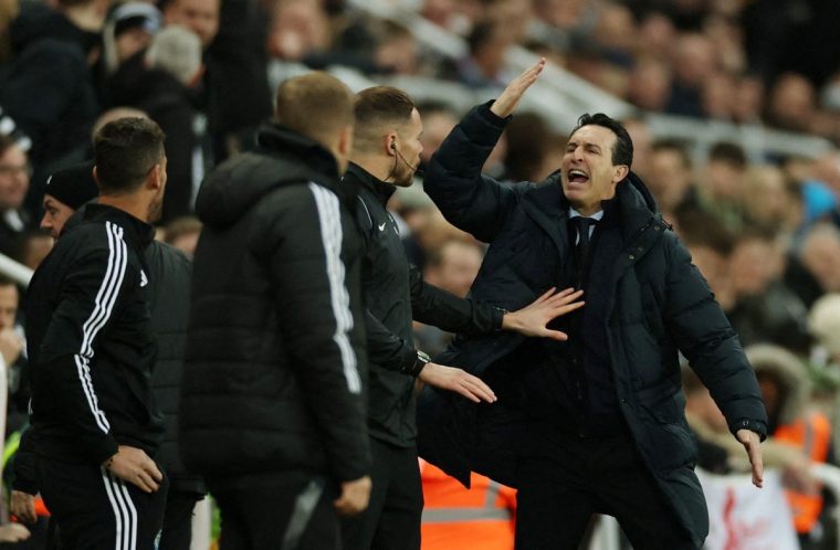 Soccer Football - Premier League - Newcastle United v Aston Villa - St James' Park, Newcastle, Britain - December 26, 2024 Aston Villa manager Unai Emery remonstrates with Newcastle United assistant manager Jason Tindall Action Images via Reuters/Lee Smith EDITORIAL USE ONLY. NO USE WITH UNAUTHORIZED AUDIO, VIDEO, DATA, FIXTURE LISTS, CLUB/LEAGUE LOGOS OR 'LIVE' SERVICES. ONLINE IN-MATCH USE LIMITED TO 120 IMAGES, NO VIDEO EMULATION. NO USE IN BETTING, GAMES OR SINGLE CLUB/LEAGUE/PLAYER PUBLICATIONS. PLEASE CONTACT YOUR ACCOUNT REPRESENTATIVE FOR FURTHER DETAILS.. TPX IMAGES OF THE DAY