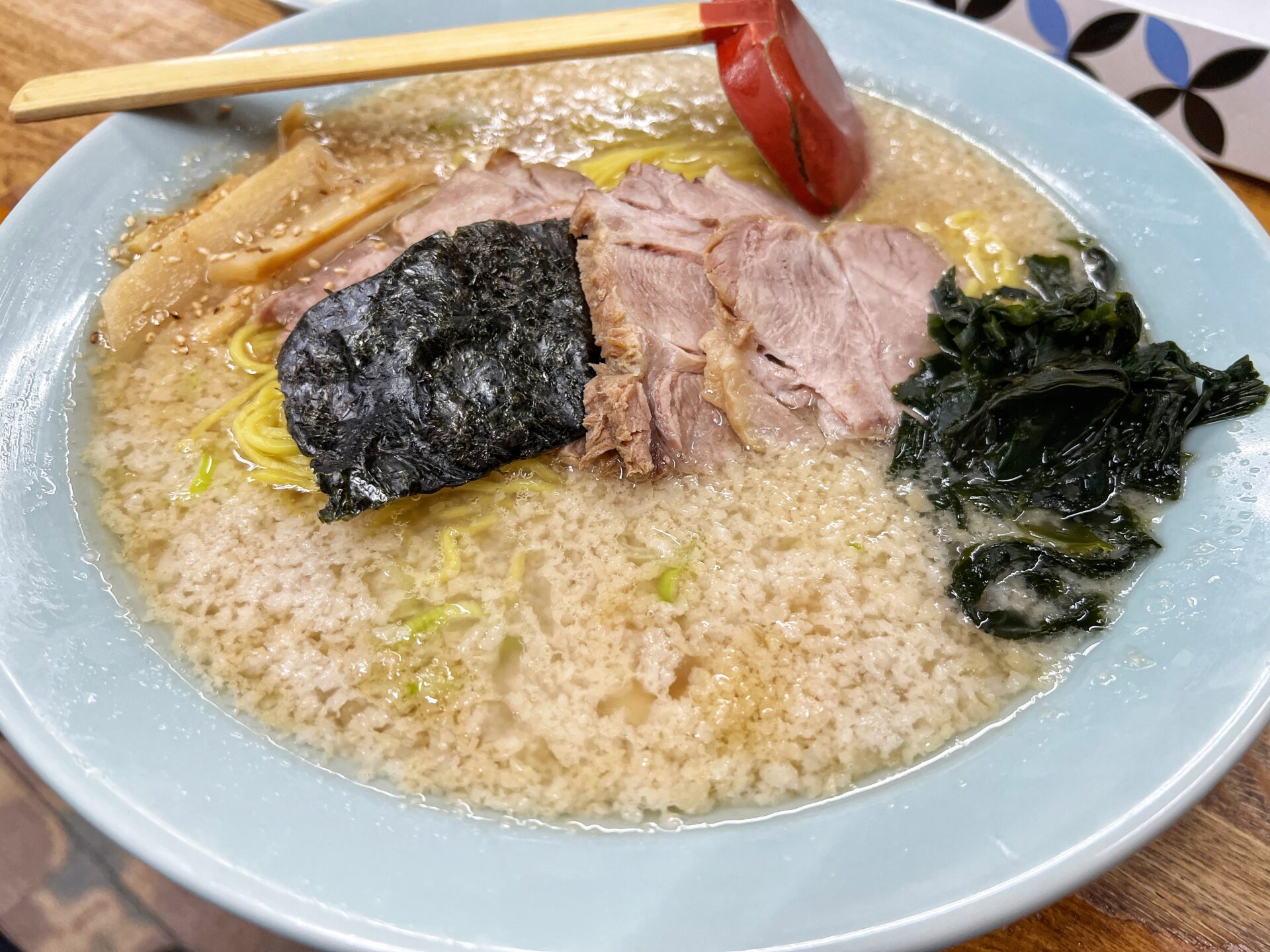 川口市「ラーメンHOUSE リュウビ」がっつり深夜3時まで啜れる背脂無双のラーメン