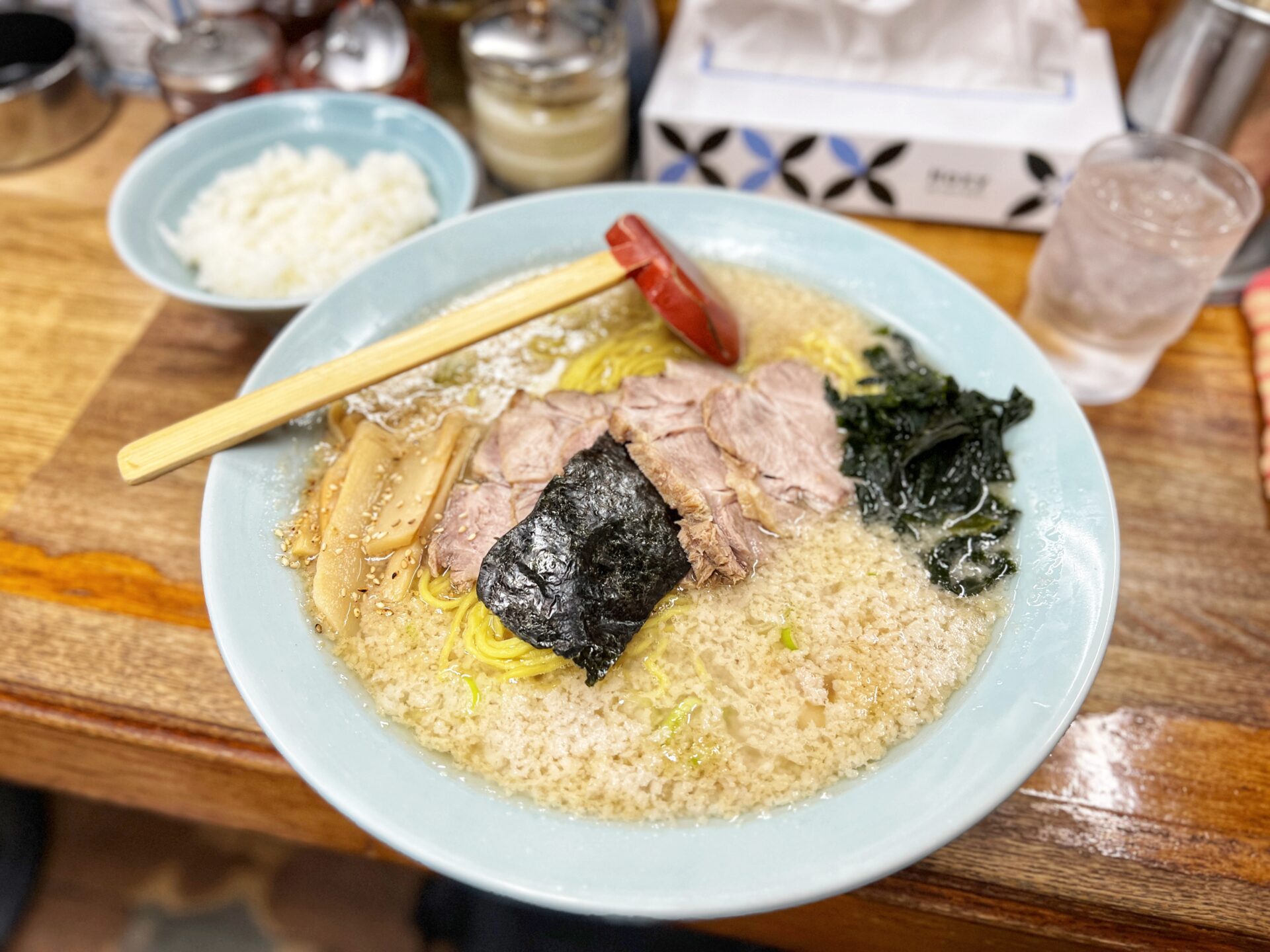 川口市「ラーメンHOUSE リュウビ」がっつり深夜3時まで啜れる背脂無双のラーメン