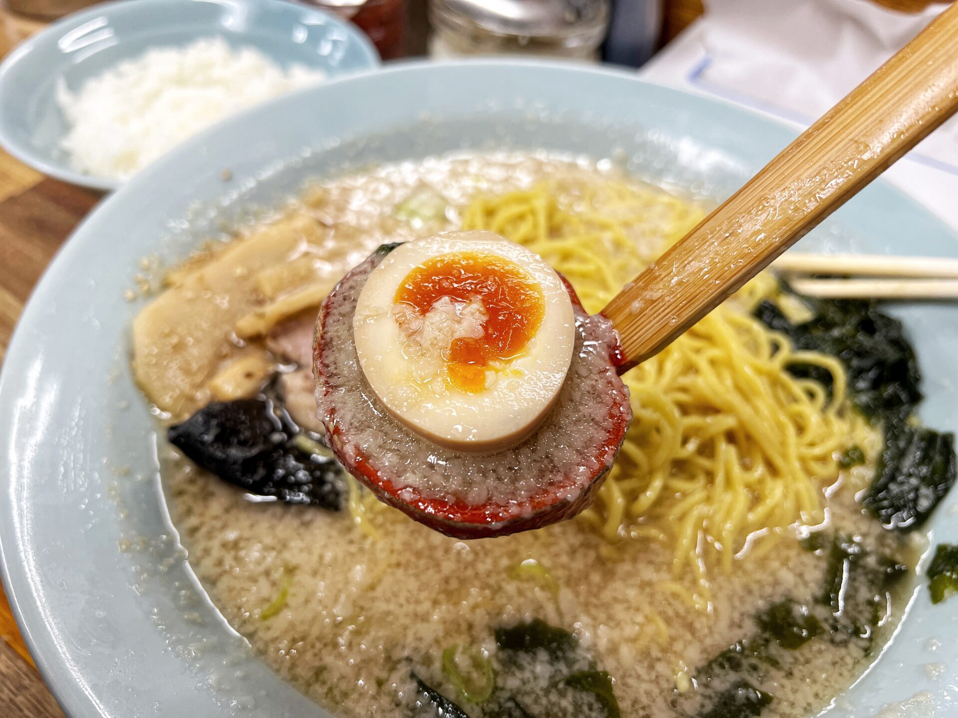 川口市「ラーメンHOUSE リュウビ」がっつり深夜3時まで啜れる背脂無双のラーメン