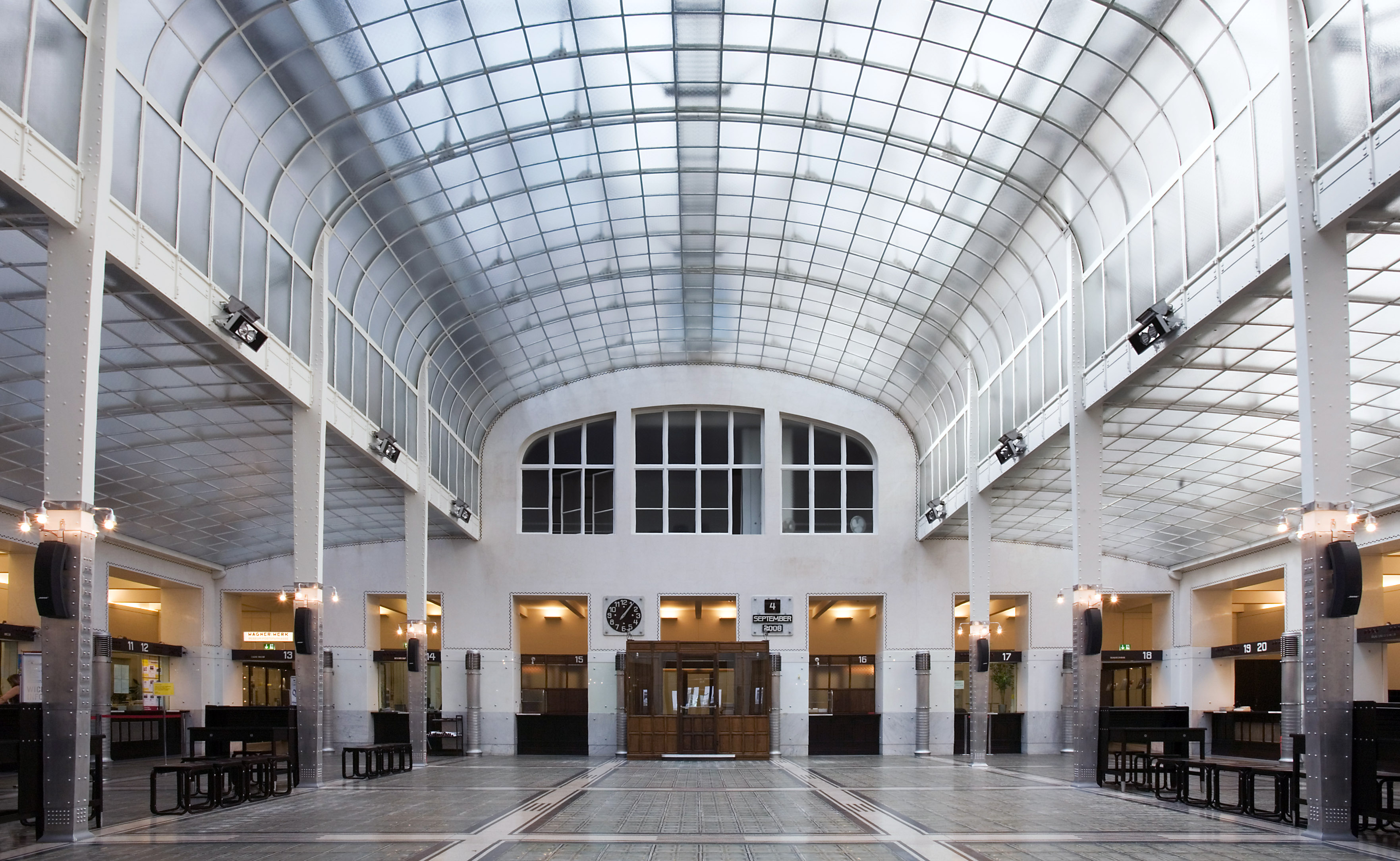 Otto Wagner, Bank hall, Postal Savings Bank, Vienna, 1904-06 and 1910-12 (photo: Jorge Royan, CC BY-SA 3.0)