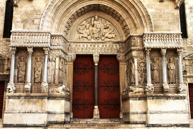 Facade, Saint Trophime (photo: Claude Valette, CC BY-ND 2.0)