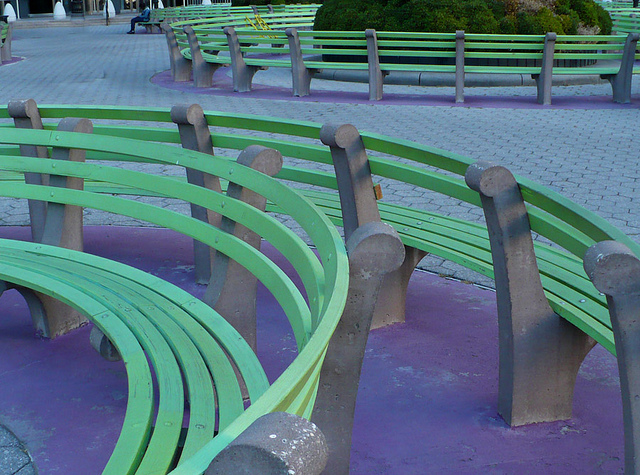 Martha Schwartz, benches and plantings in Federal Plaza, installed 1997 (photo: Lionel Martinez, CC BY-NC-ND 2.0)