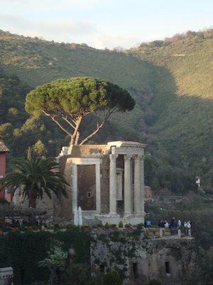 Temple of the Sibyl, Tivoli, c. 150-125 B.C.E., photo: LPLT