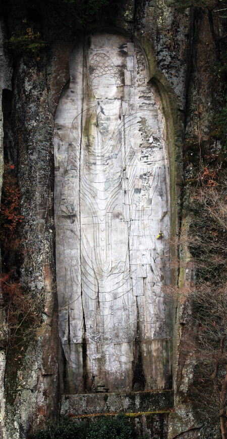 大野寺（おおのでら）弥勒磨崖仏