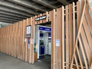 新宿駅の構内図と案内とJE小田急と京王線、都営地下鉄　