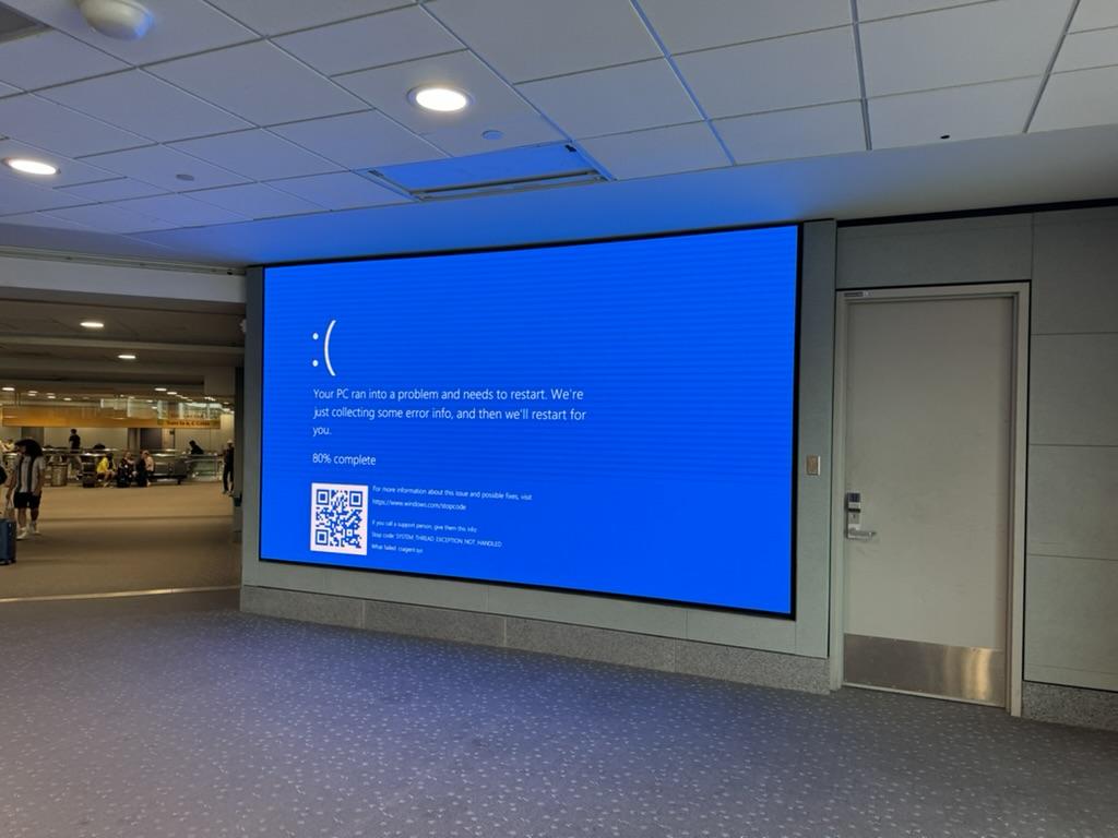 A large screen in a building

Description automatically generated