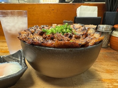 ２４／１０／２８炭焼豚丼豚野郎　大豚丼１０