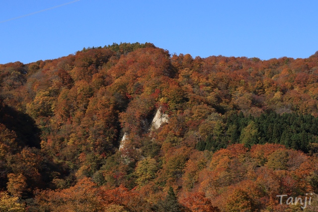 04　鬼首、お宮、片山地獄方面の紅葉、宮城県大崎市