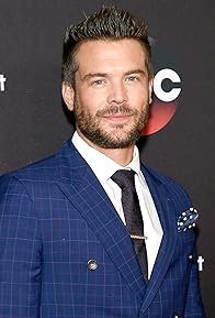 Primary photo for Charlie Weber