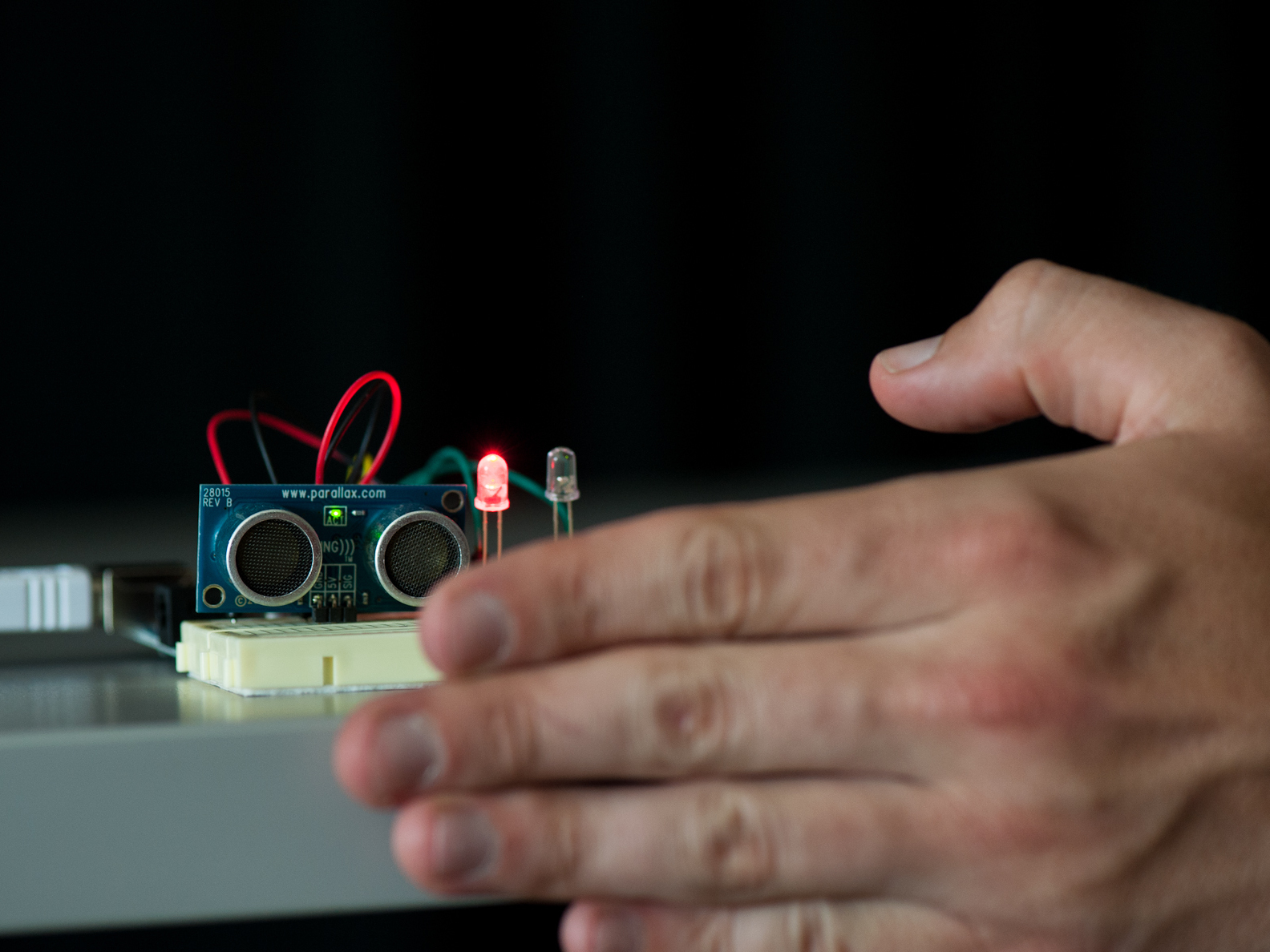 Build a Hot/Cold Detector with LEDs