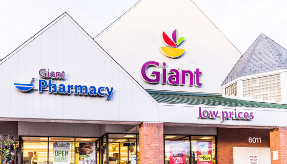 Giant food store sign.