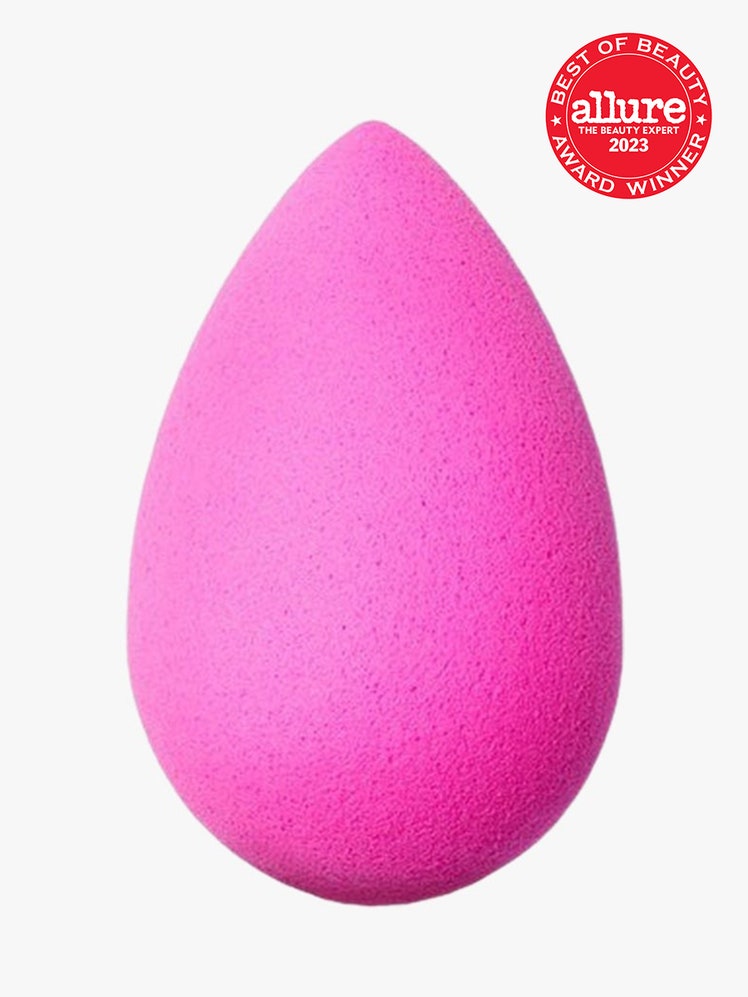 Beautyblender Original Pink Makeup Sponge pink egg shaped sponge on light grey background