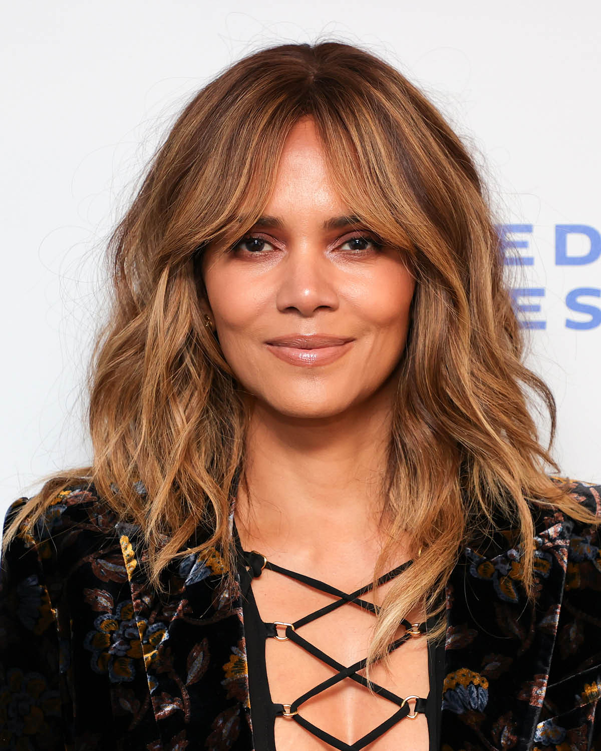 halle berry with lowlights on blonde hair