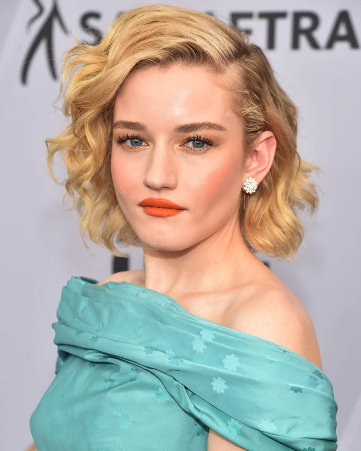 Julia Garner with blonde hair — 2025 hair color trends