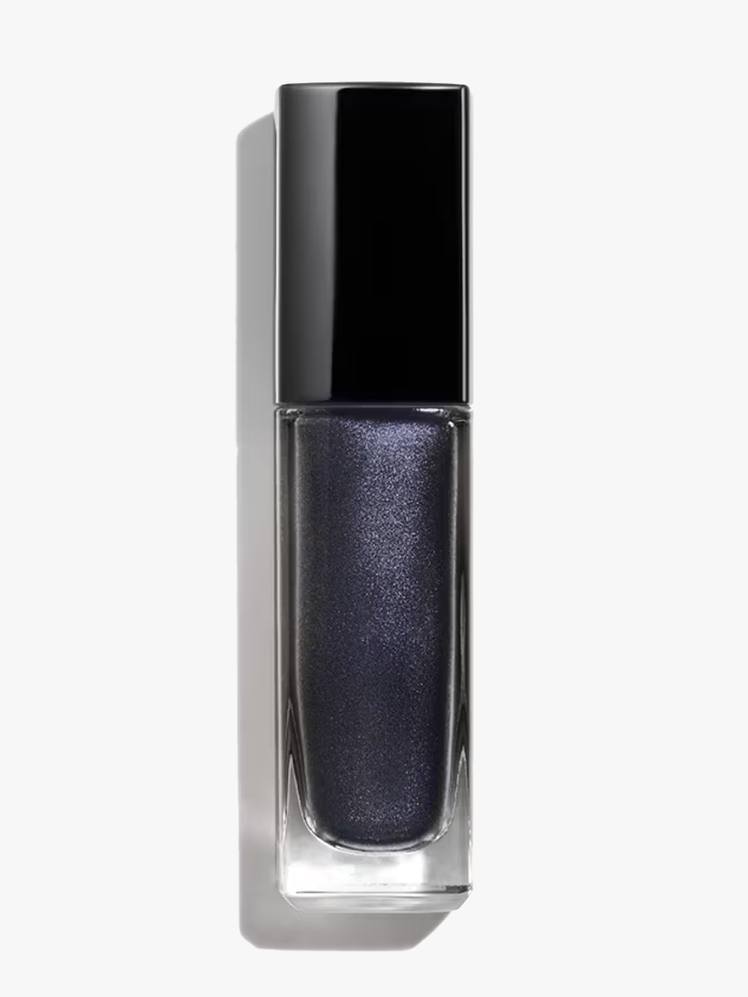 Chanel Ombré Première Laque in branded twist up component on a light gray background