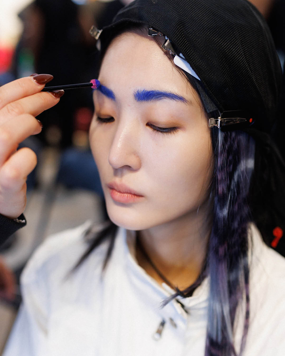 Model with blue eye brows at Chet Lo Spring 2025 show