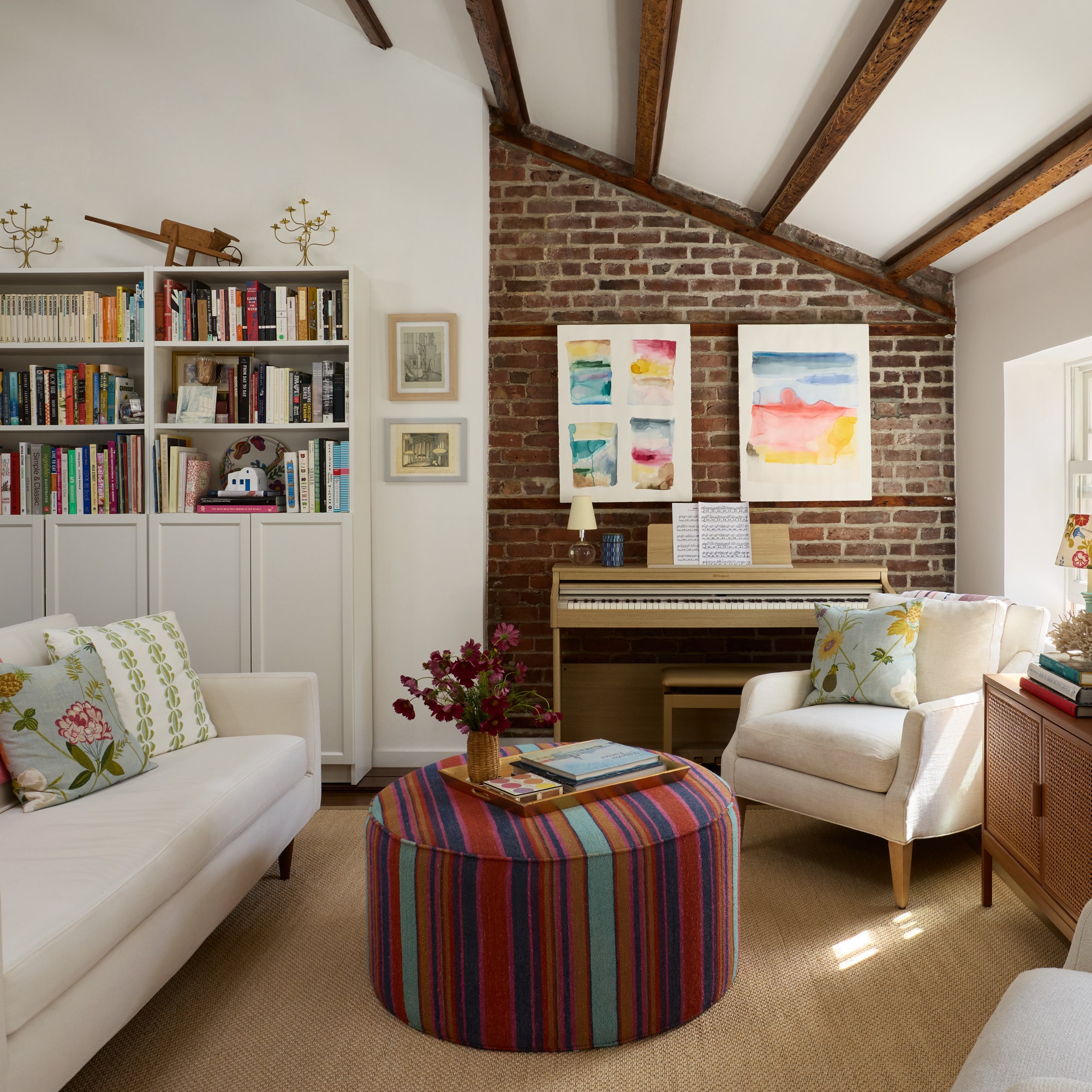 This 750-Square-Foot Brooklyn Duplex Boasts Exposed Beams and a Bed Nook