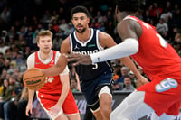 | Photo: AP/Brandon Dill : NBA 2024-25: Dallas Mavericks guard Quentin Grimes, center