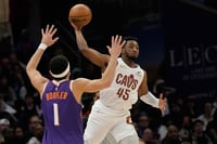 | Photo: AP/Sue Ogrocki : Suns Cavaliers Basketball