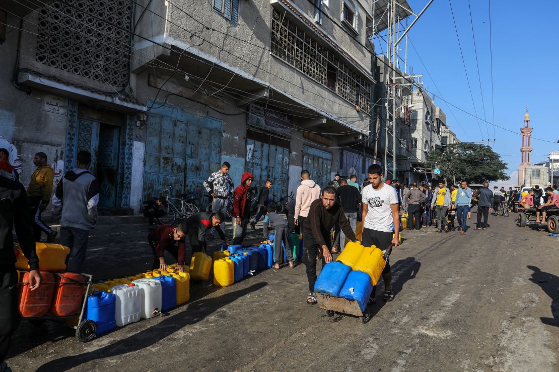 18 November 2023, Palestinian Territories, Rafah: Palestinians queue to receive clean water from a water station. Photo: Abed Rahim Khatib/dpa (Photo by Abed Rahim Khatib/picture alliance via Getty Images)