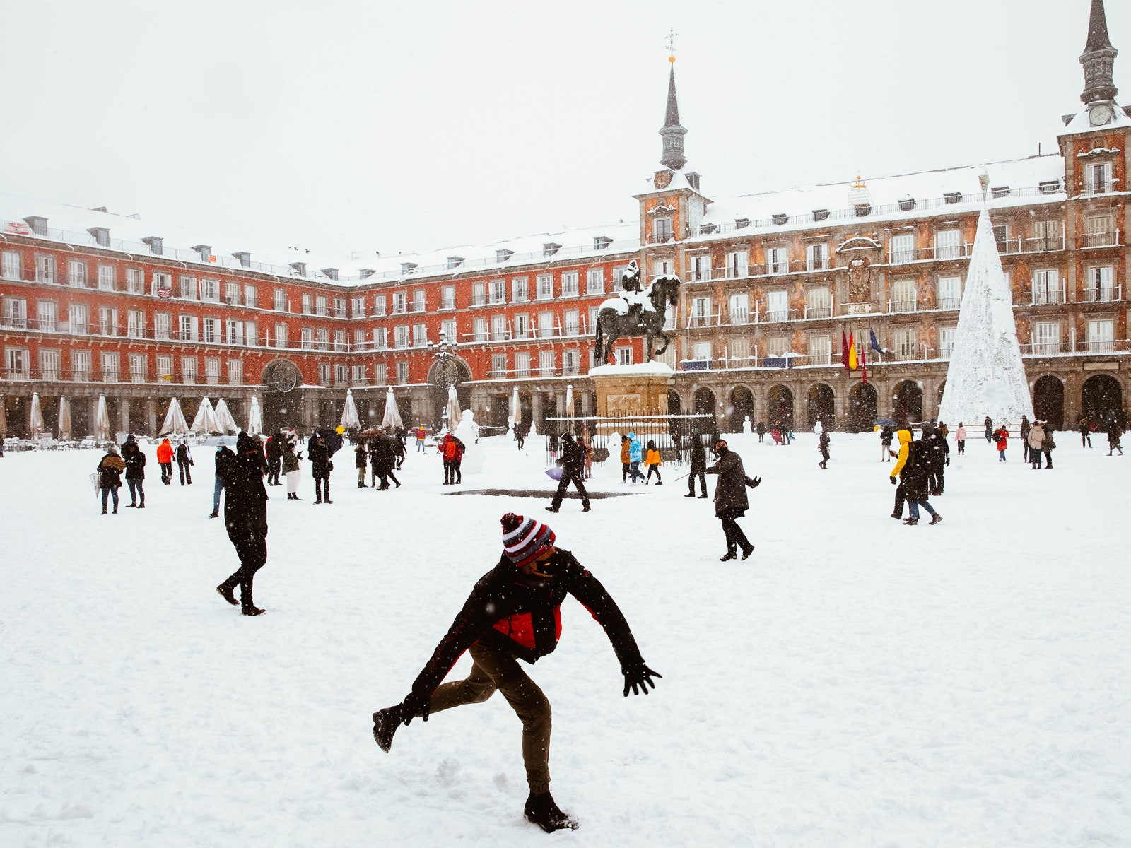 Snowstorm in Madrid: How Residents Are Rallying After the Blizzard of the Century