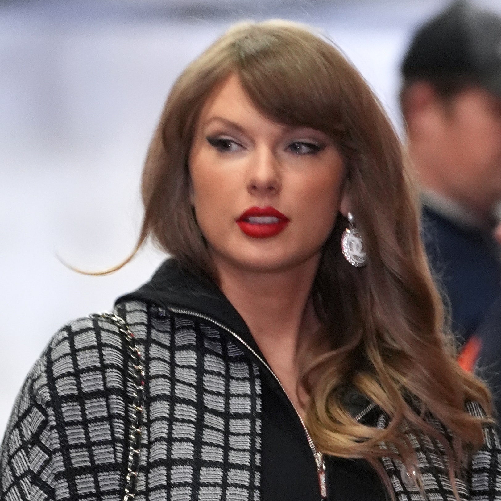 A Taylor Swift Fan Correctly Predicted Her Outfit For the Chiefs Playoff Game Against the Texans