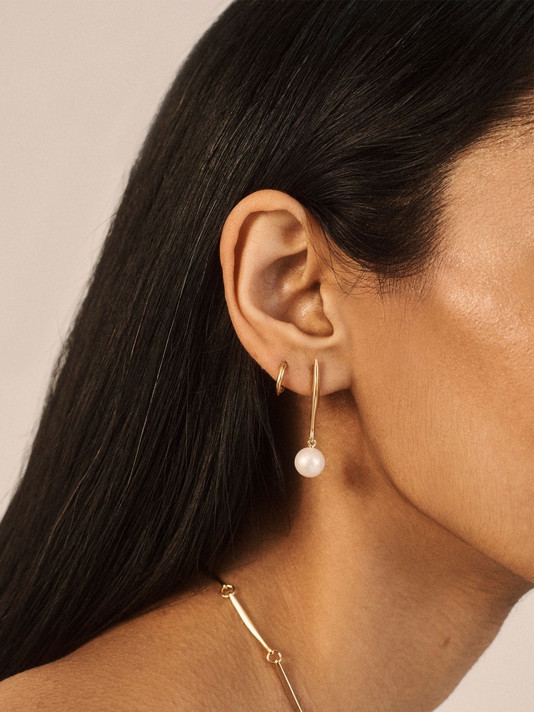 Gifts for Girlfriends: Monica Vinader Pearl Earrings