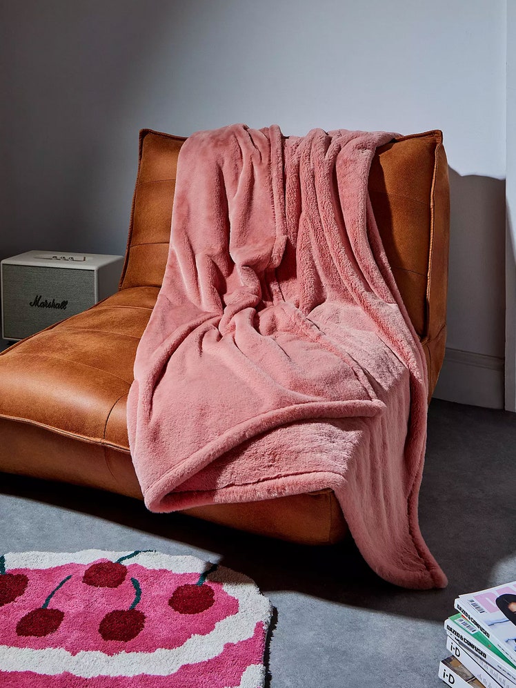 Best gifts for her chosen by Jessie Atkinson Faux Fur Throw blanket