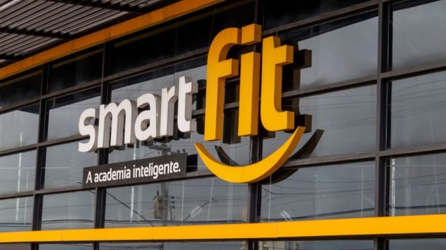 Fachada de academia SmartFit em São Paulo