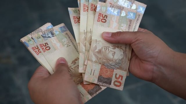 Notas de R$ 50 dinheiro reais