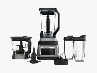 Blender system with different clear containers and blades