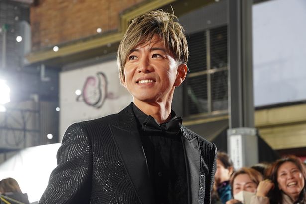 木村拓哉、レッドカーペットで笑顔！