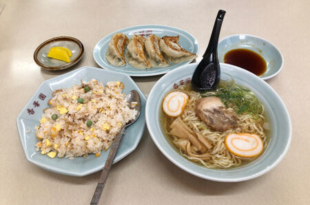 香華園　ラーメン・チャーハン・半ギョーザ