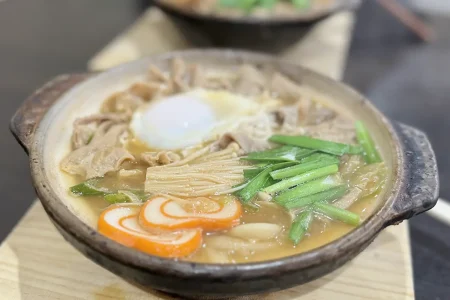 もつ煮込みうどん はつ花　もつ煮込みうどん