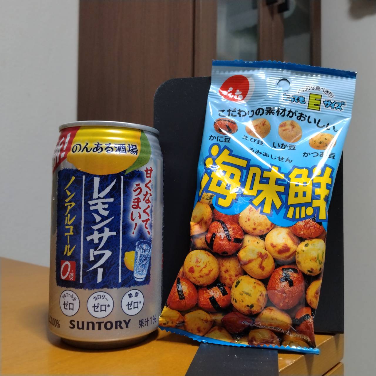 サントリーのんある酒場レモンサワーノンアルコール(リニューアル版)とでん六海味鮮