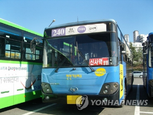 경찰, ‘240번 버스’ 운전기사 불러 면담…“자초지종 확인 목적”