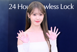 "이렇게 되니 좋냐"…尹 체포에 아이유 SNS '댓글 테러'