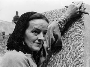 Barbara Hepworth by Peter Keen, (early 1950s). (Courtesy National Portrait Gallery)