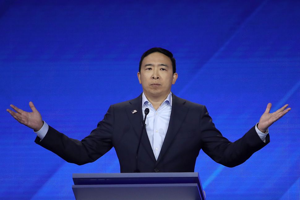 Buffett’s Scandalous Lunch Date Asks to Get Involved With Andrew Yang’s UBI Raffle