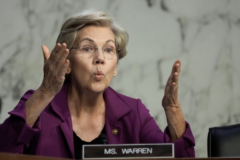 Elizabeth Warren Isn’t Quitting the War on Zelle