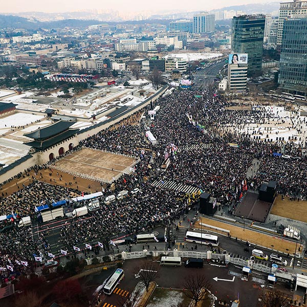 '윤석열 파면' 광화문 범국민촛불대행진