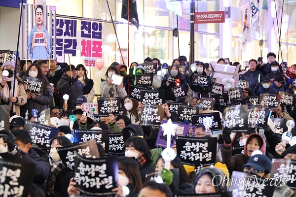 분노한 대구시민들 "TK 콘크리트, TK 딸에 의해 부서질 것"