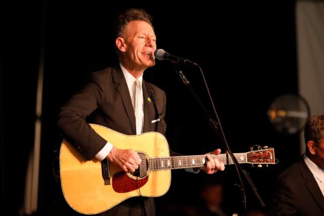 Lyle Lovett performing