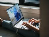 woman working windows 11